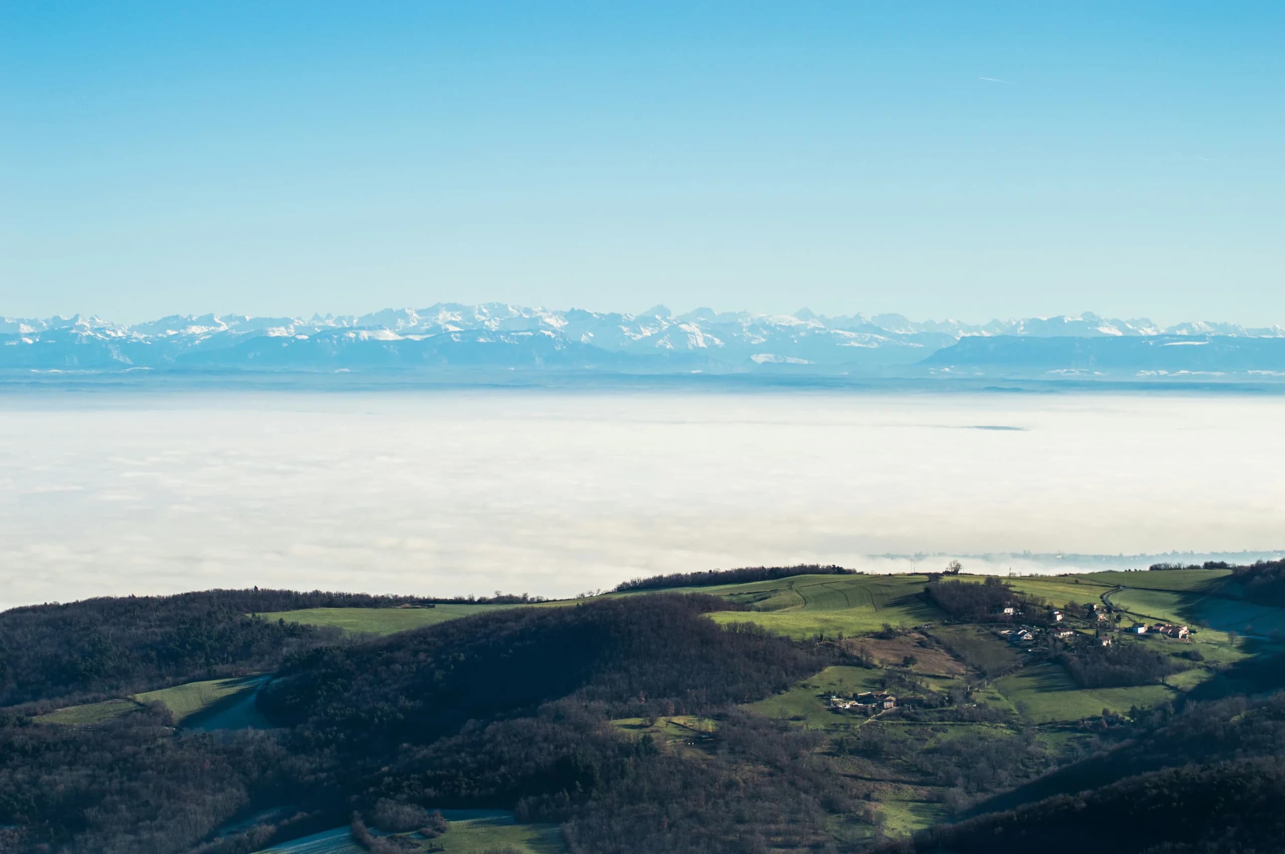 Vue sur les montagnes depuis les Monts du Lyonnais