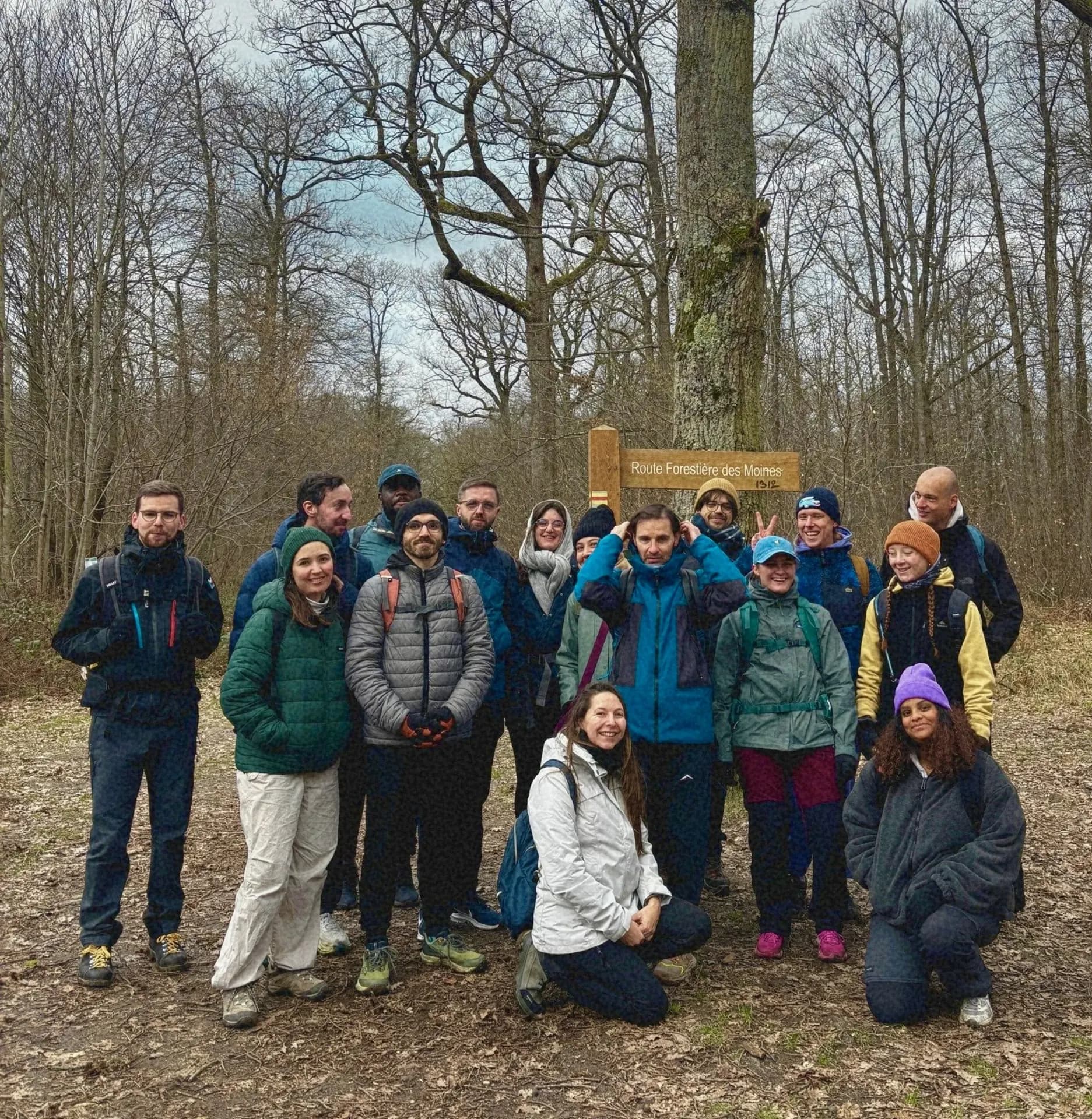 Groupe de randonneurs dans la forêt de Sénart
