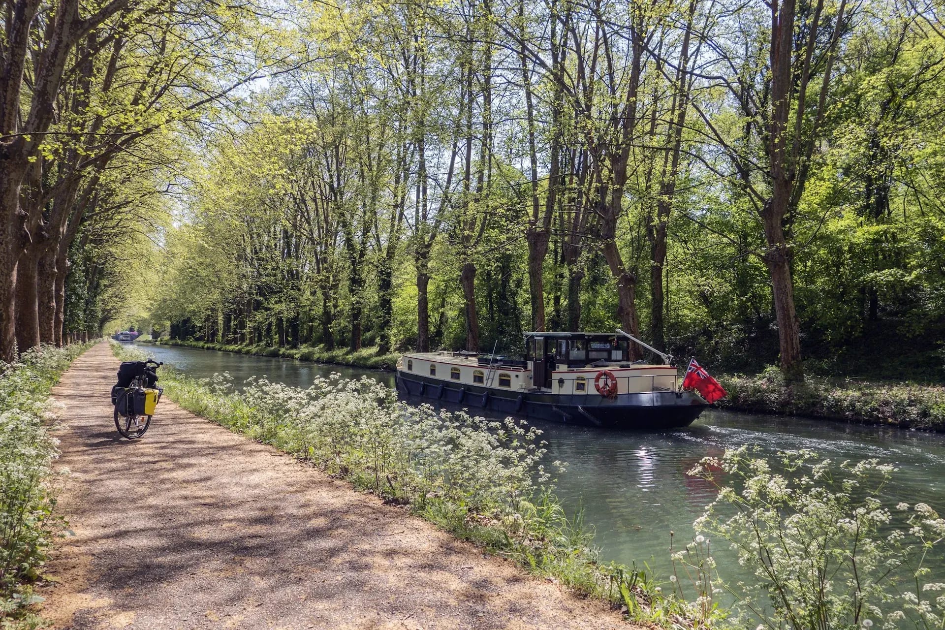 Voyage à vélo le long du Canal de l'entre deux mers