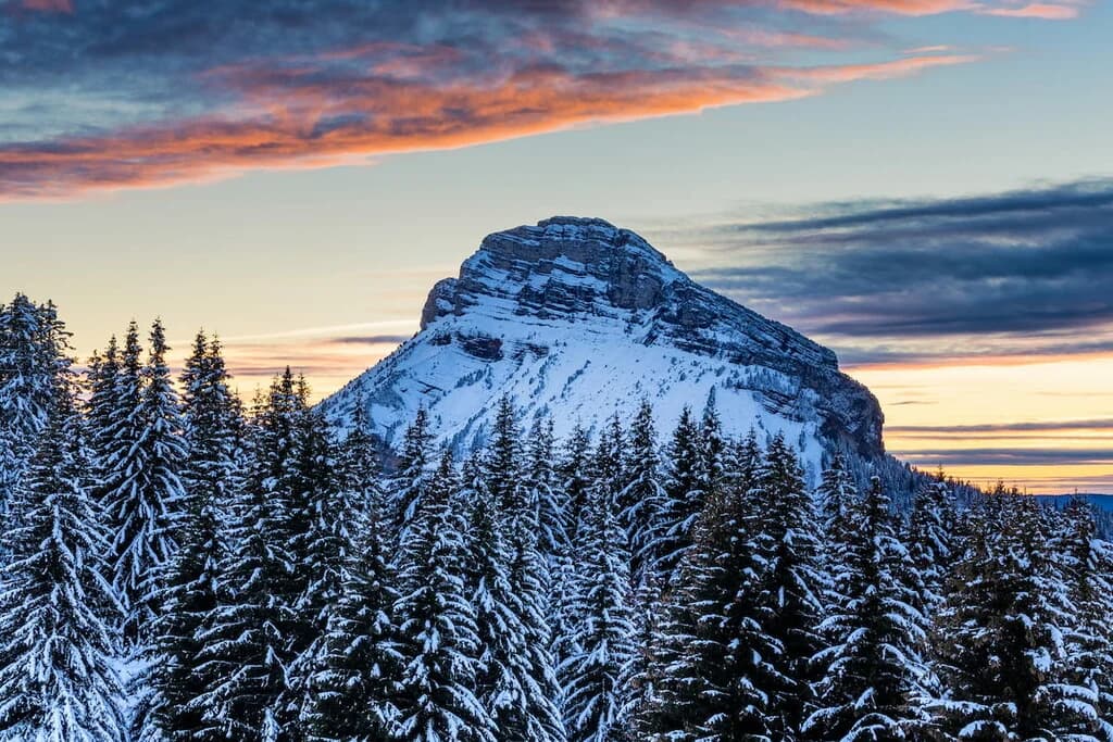 Montagne enneigée au pied de Chamechaude