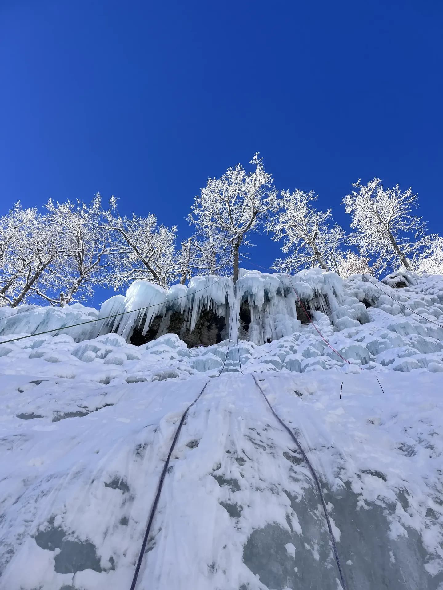 Cascade de glace semi-artificielle