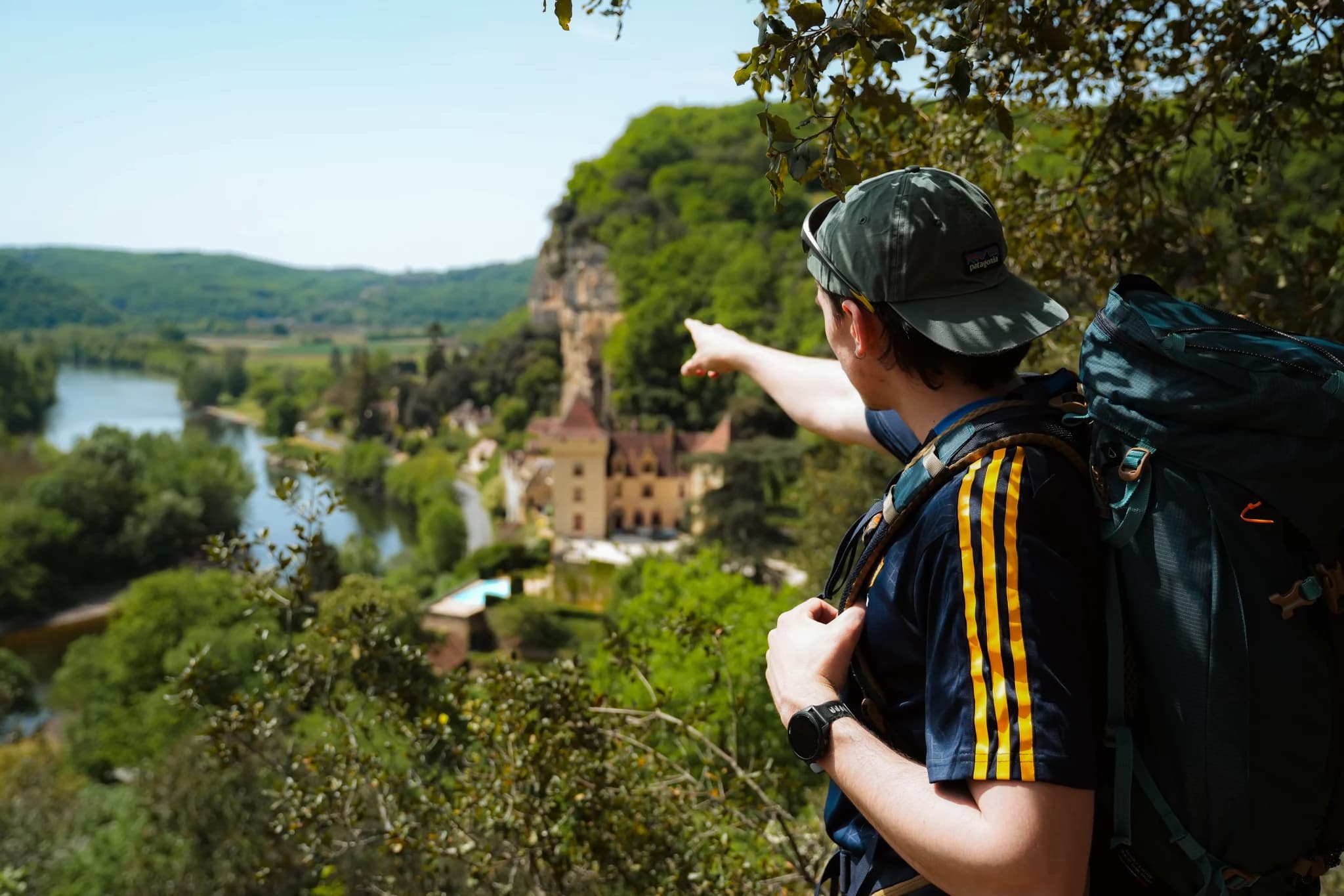 Vallée de la Dordogne vue depuis un sentier de randonnée