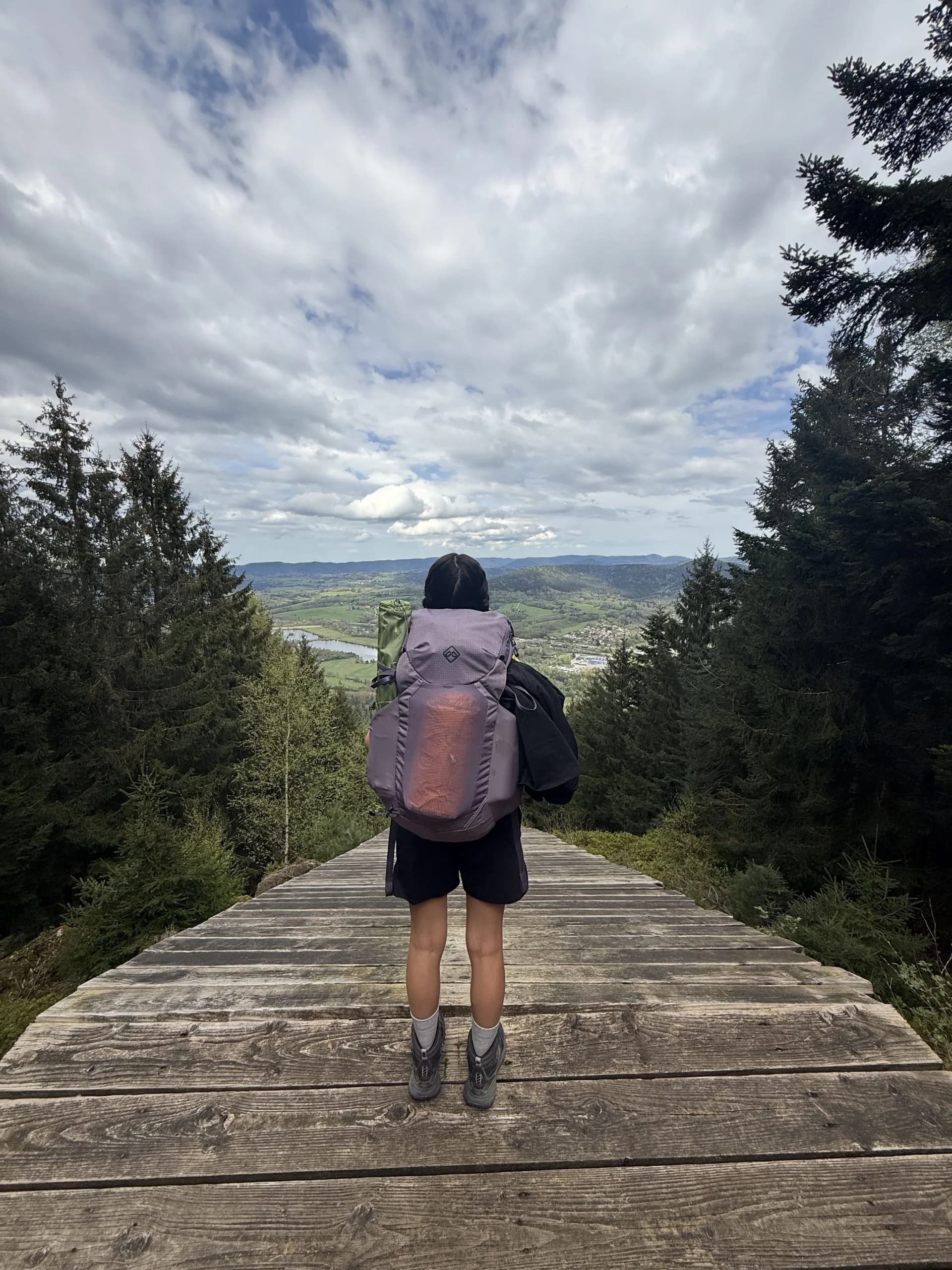 Randonneuse avec vue sur les Vosges