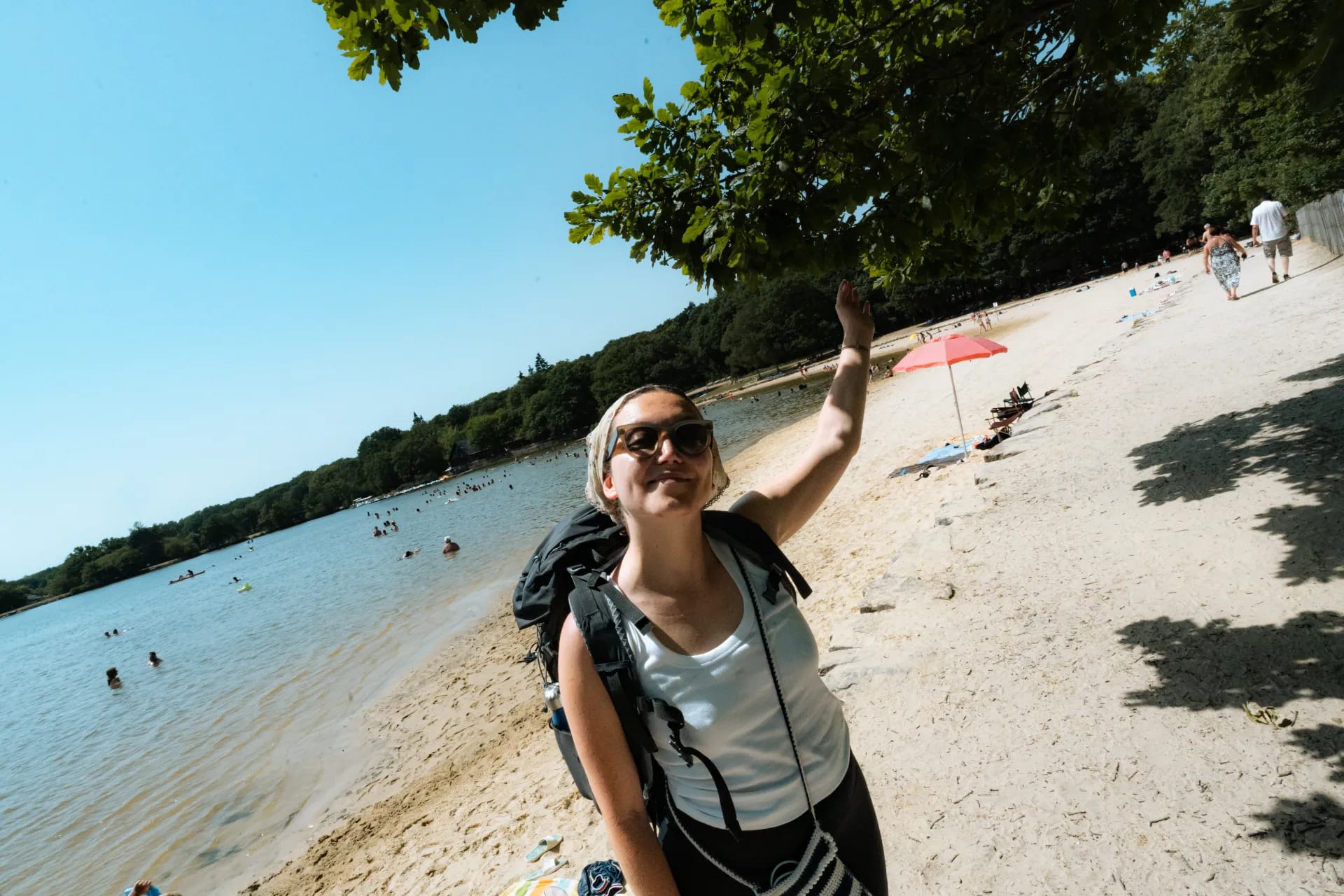 Randonneuse sur la plage de Sillé