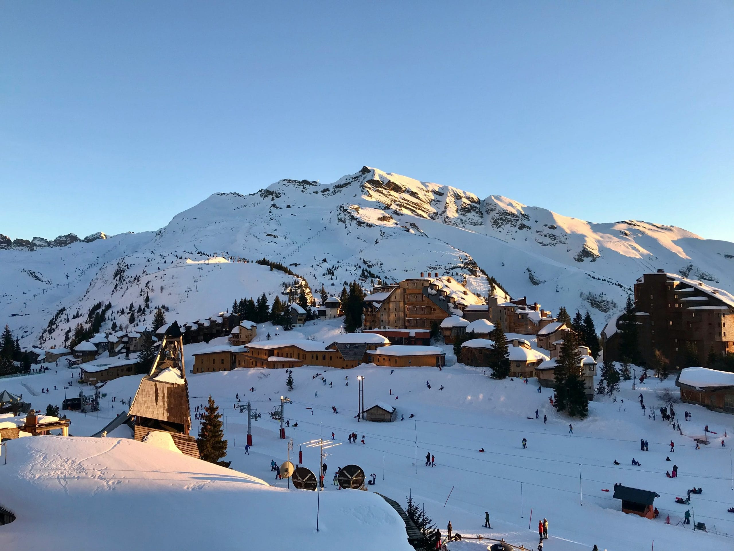 Domaine skiable de Avoriaz sous la neige en hiver