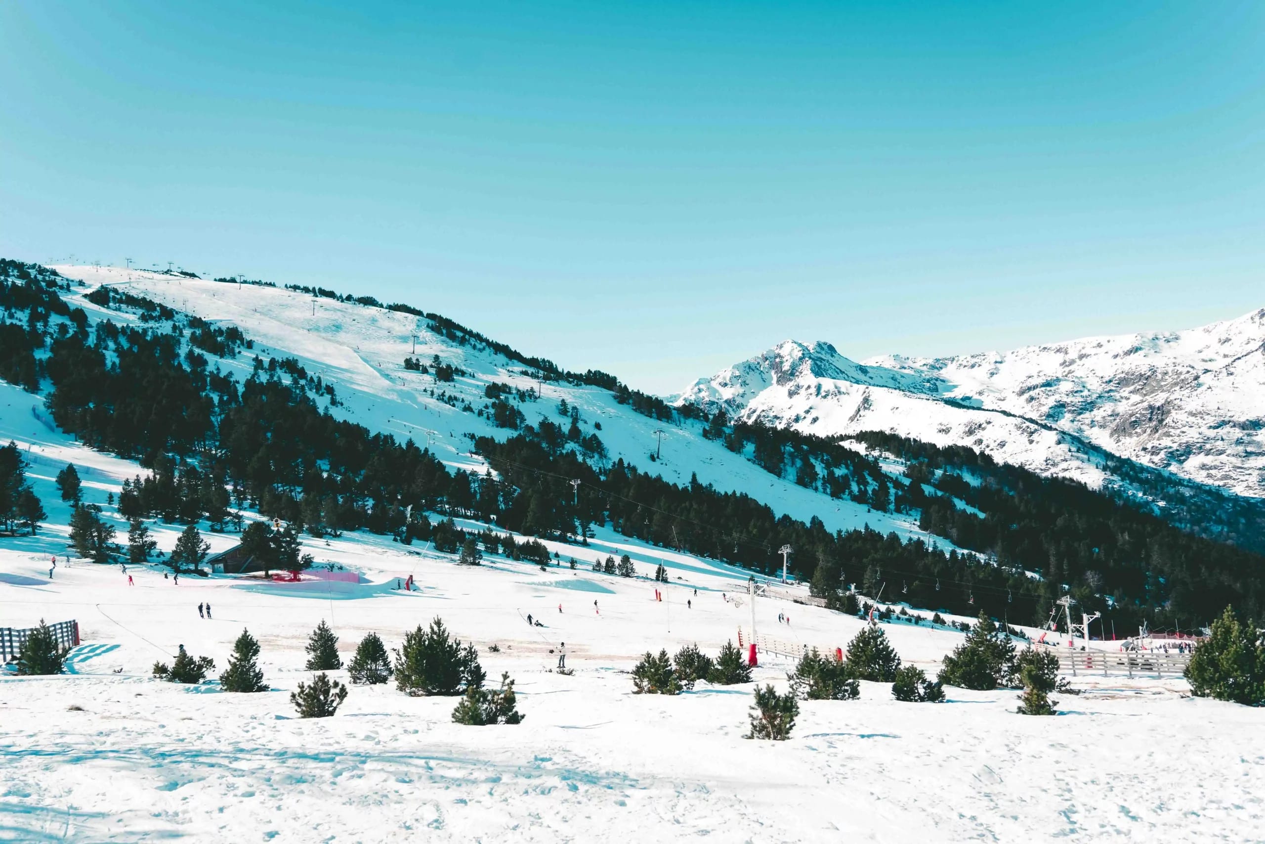Domaine skiable de Ax 3 Domaines sous la neige en hiver