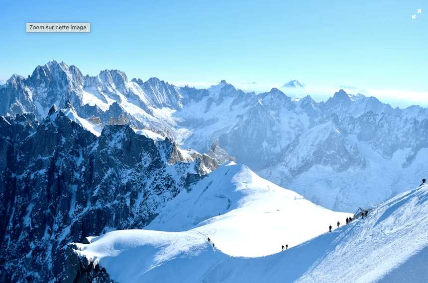 Domaine skiable de Chamonix sous la neige en hiver