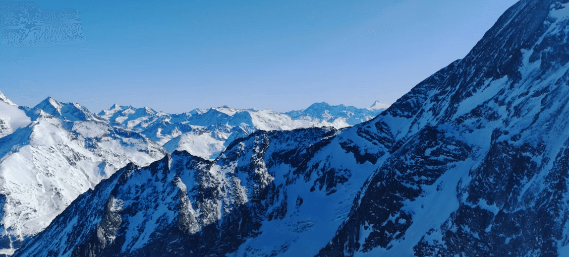 Domaine skiable de Les Arcs sous la neige en hiver