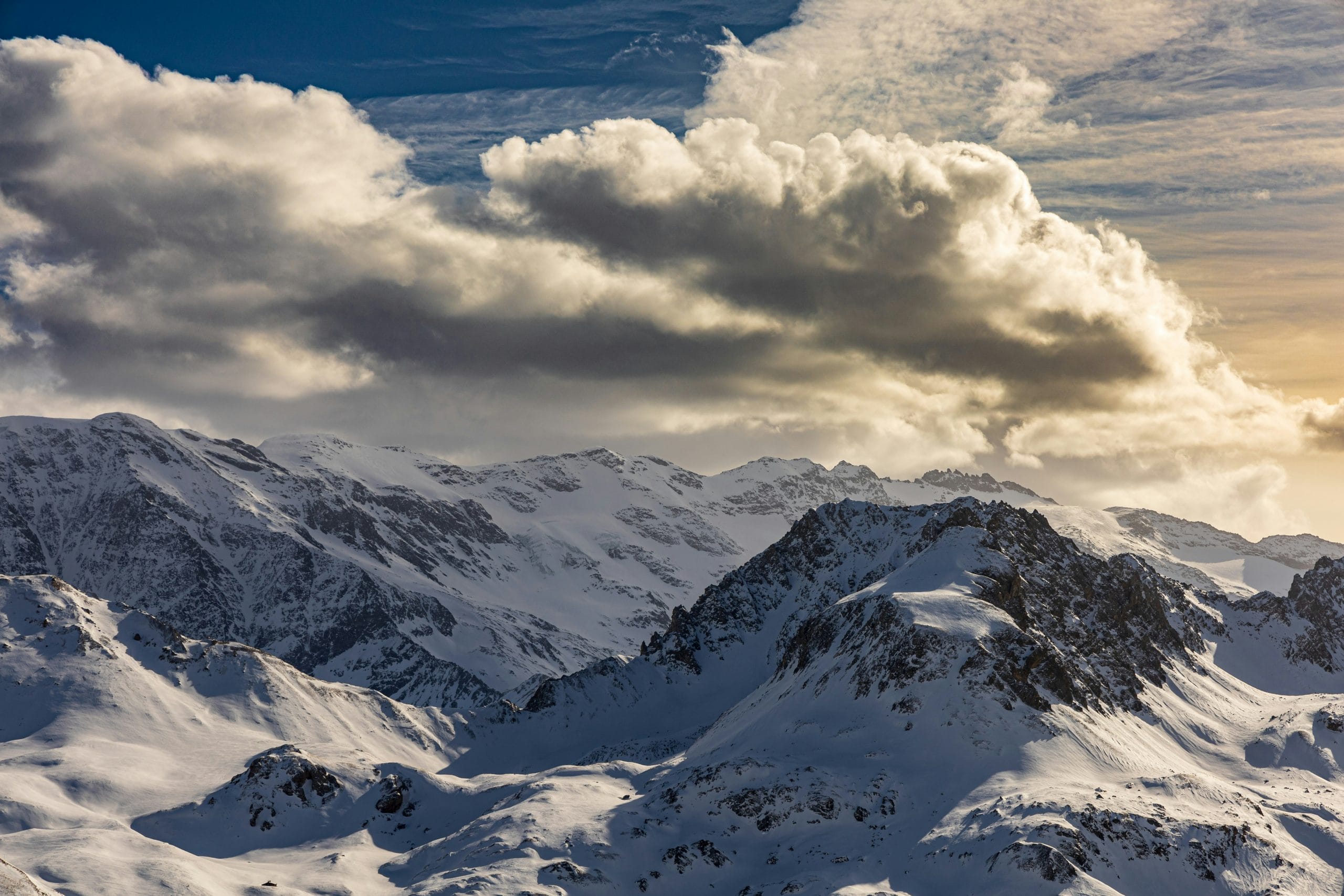 Domaine skiable de Les Menuires sous la neige en hiver