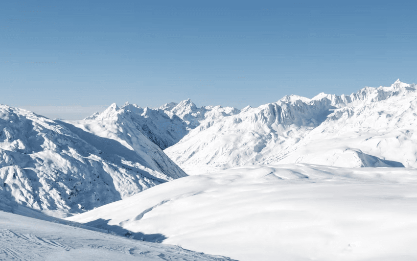 Domaine skiable de Les Sybelles sous la neige en hiver