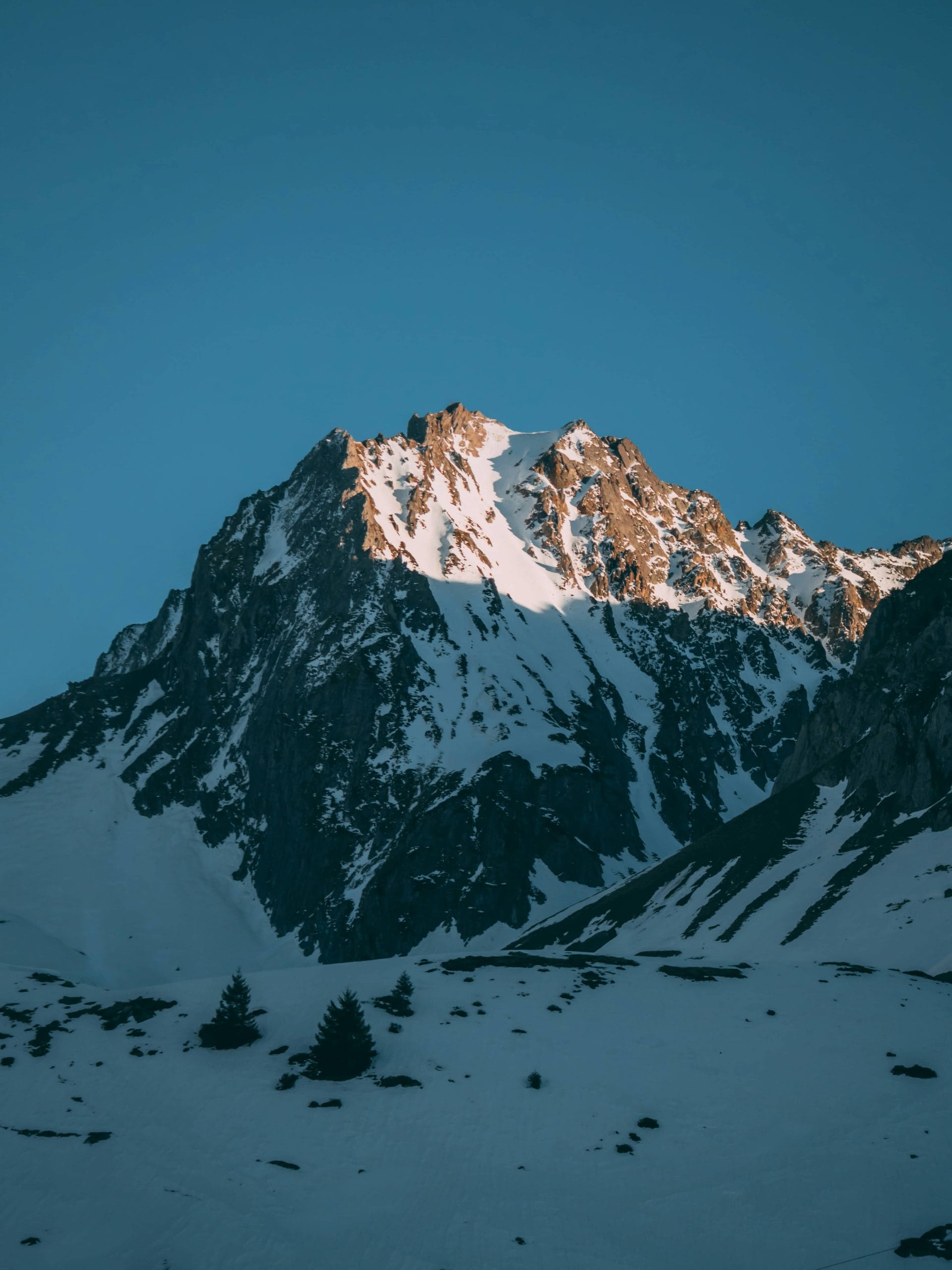 Domaine skiable de Luz Ardiden sous la neige en hiver