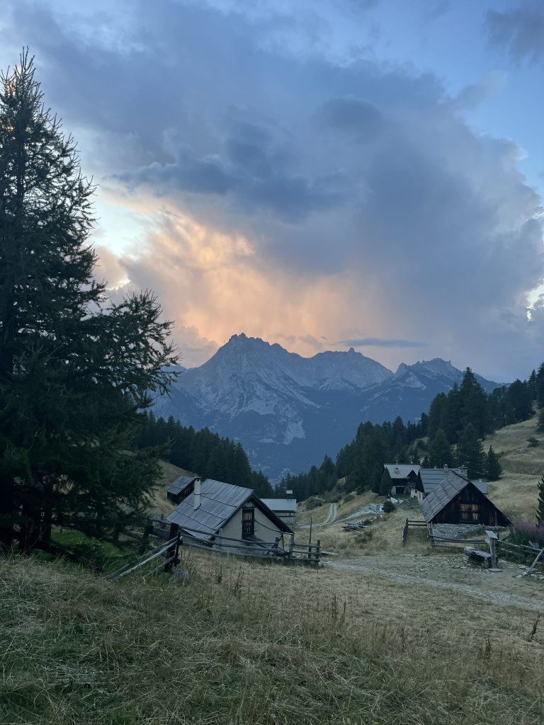 Jour 4 Vue au Chalet de Bramousse 768x1024