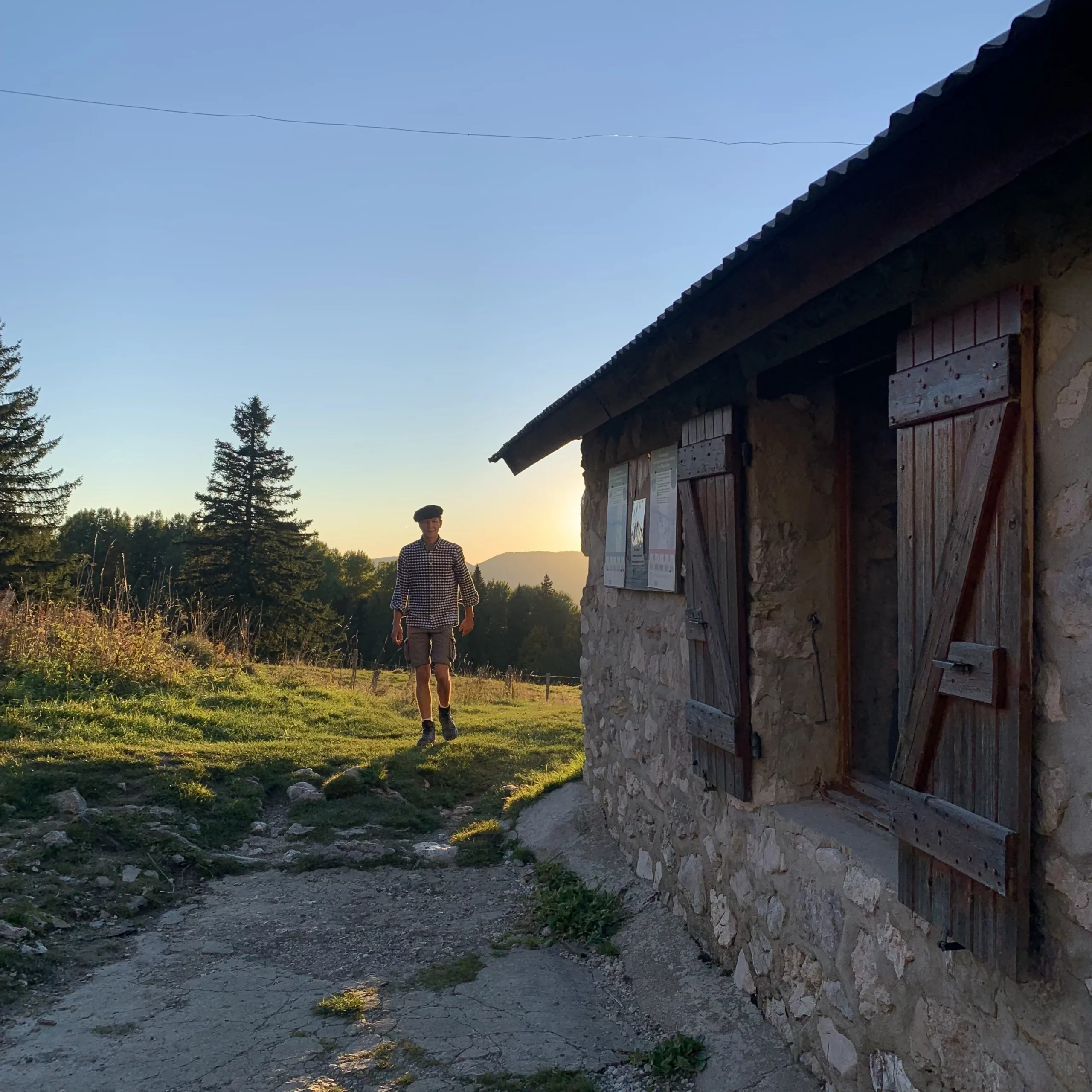 Fin de journée au Refuge du Roybon sur une randonnée dans le Vercors