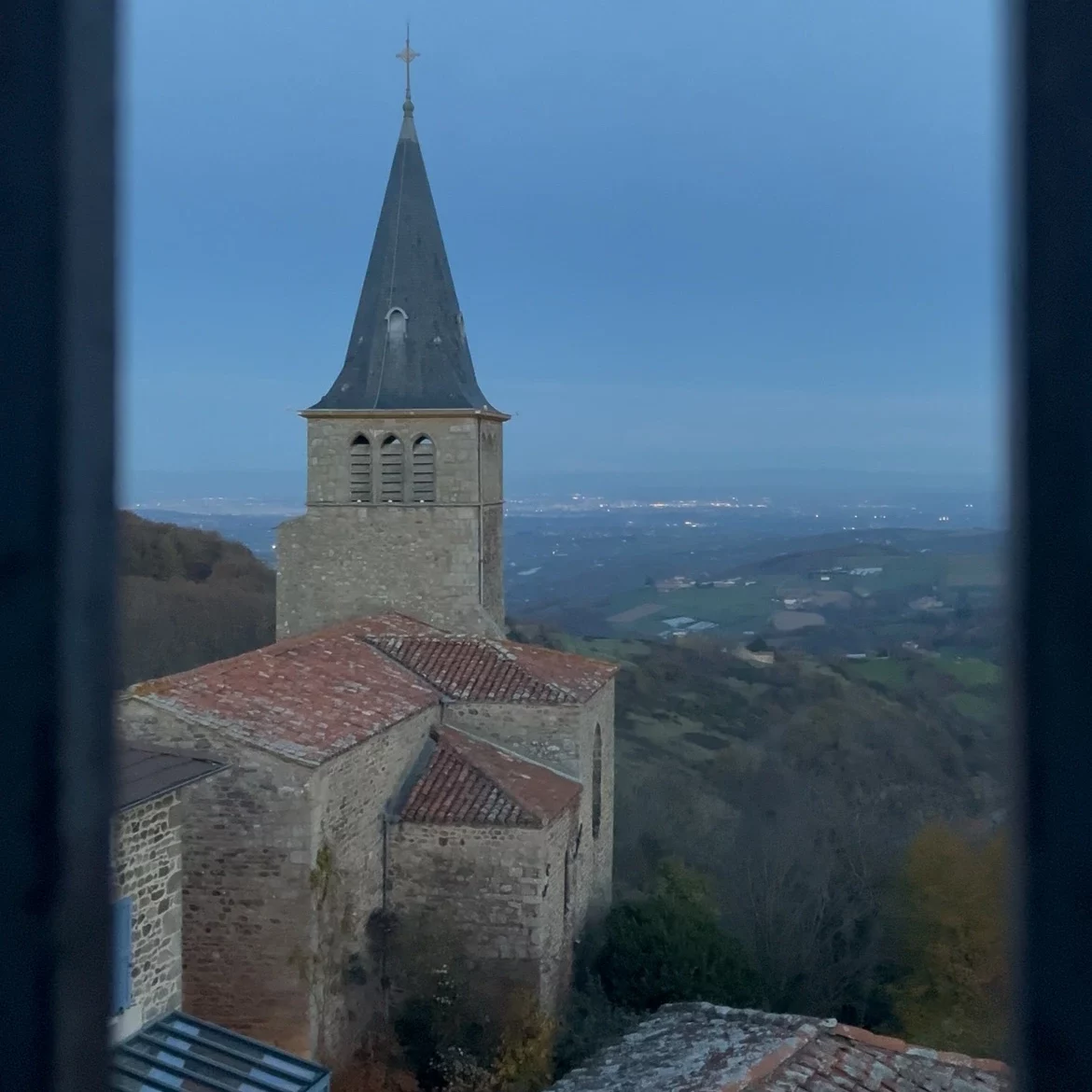 Fin de journée depuis les ruines de Rochefort dans les Monts du Lyonnais