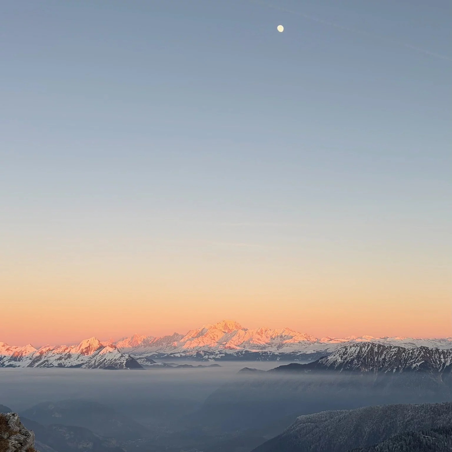 Coucher de soleil depuis les Bauges sur tout le Massif du Mont Blanc